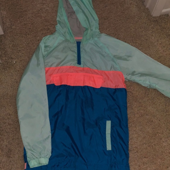Bright windbreaker ! - Picture 2 of 5